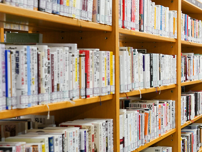 幅広いジャンル・珍しい品も取扱い